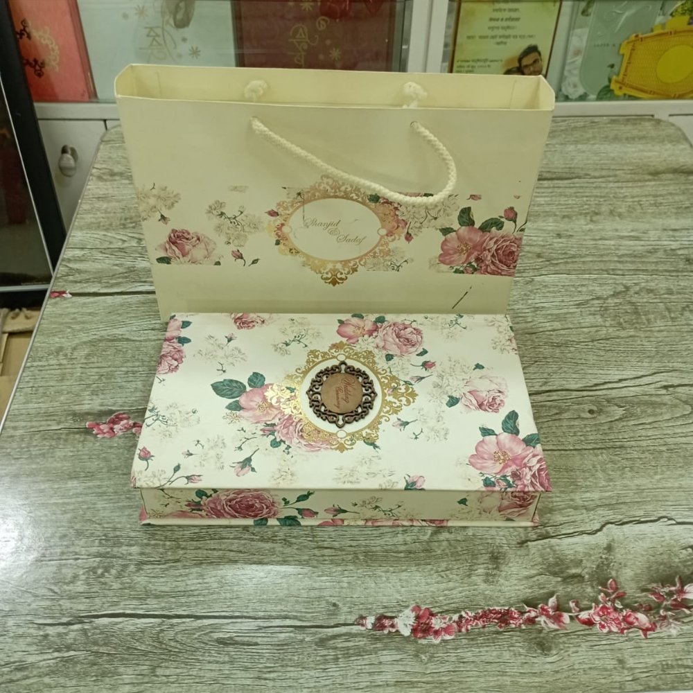6 Vintage Floral Boxed Wedding Invitation with Matching Bag - Image 1